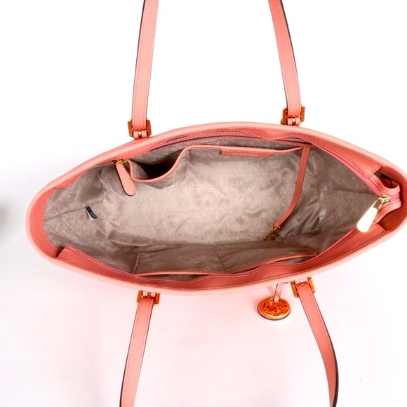 Sold - Picture 5 of 9